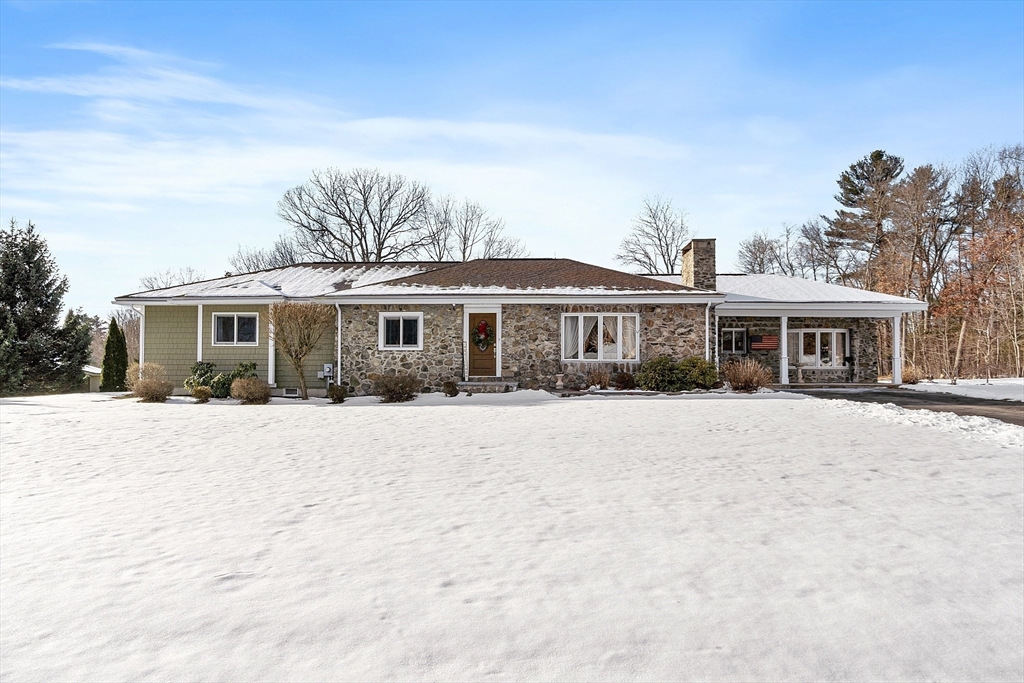 5 Spaulding Hill Road Pelham, NH 03076 - Photo 1 of 40 front view of a house with a yard