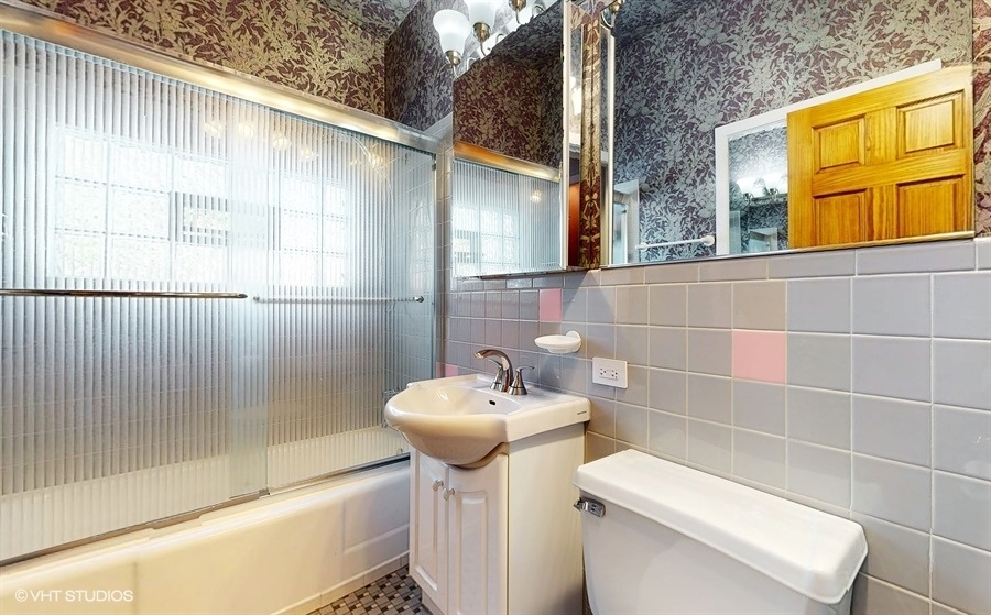 7516 Lyons Street Morton Grove, IL 60053 - Photo 17 of 33