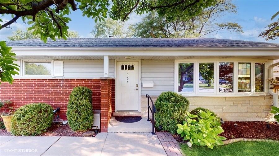 7516 Lyons Street Morton Grove, IL 60053 - Photo 2 of 33