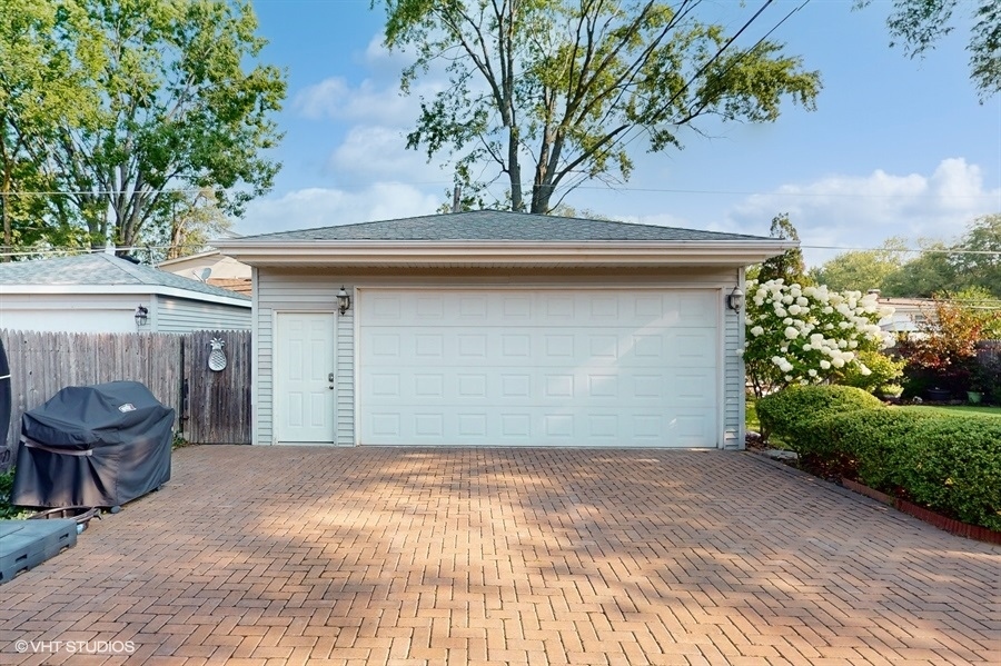 7516 Lyons Street Morton Grove, IL 60053 - Photo 23 of 33