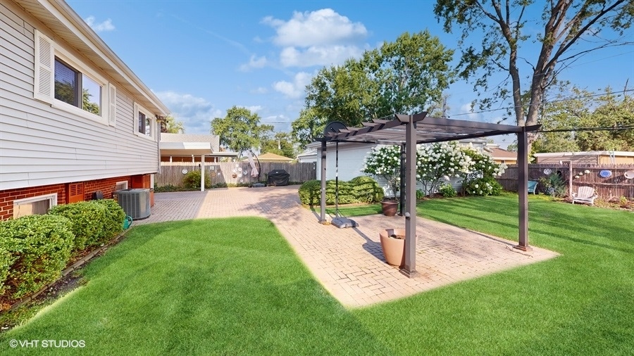 7516 Lyons Street Morton Grove, IL 60053 - Photo 26 of 33