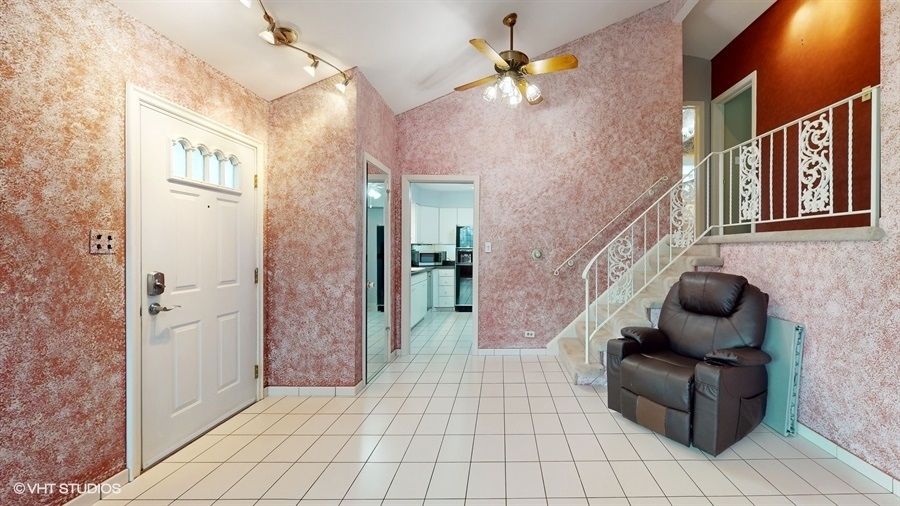 7516 Lyons Street Morton Grove, IL 60053 - Photo 3 of 33