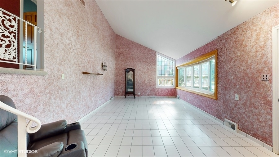 7516 Lyons Street Morton Grove, IL 60053 - Photo 4 of 33