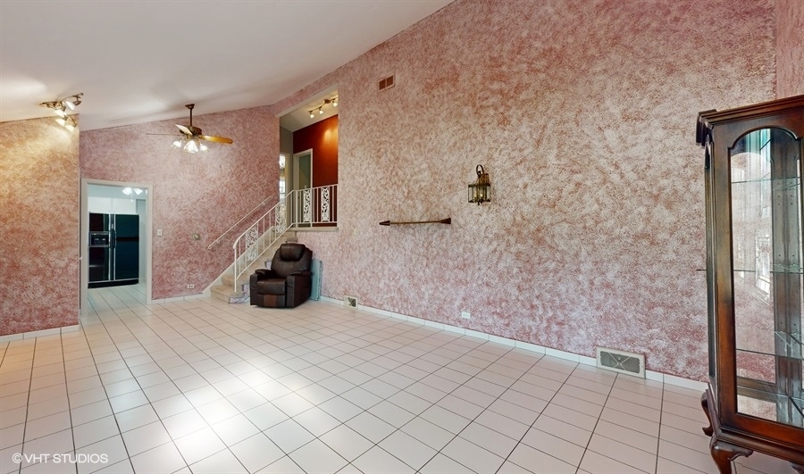 7516 Lyons Street Morton Grove, IL 60053 - Photo 5 of 33