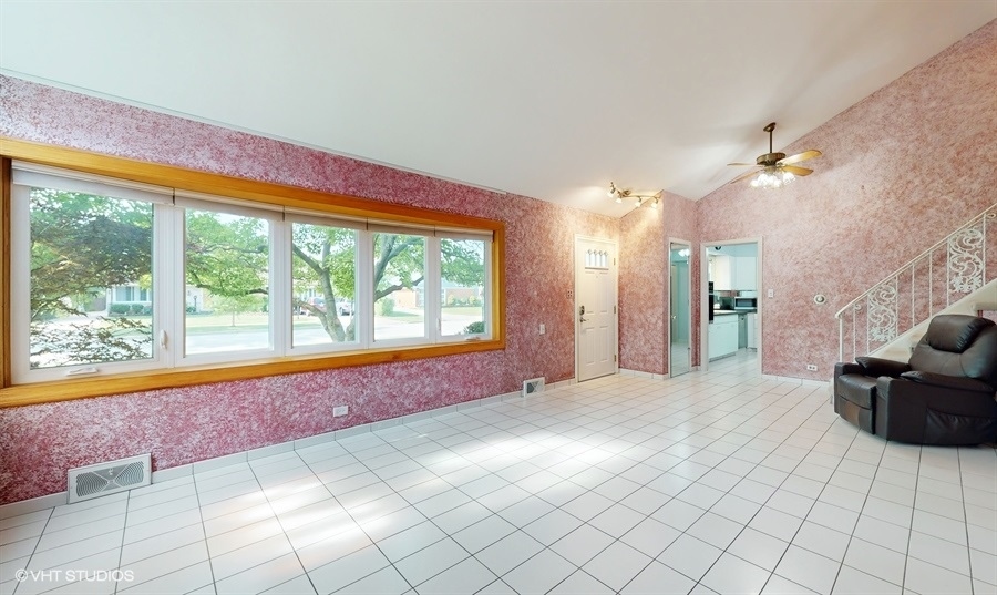 7516 Lyons Street Morton Grove, IL 60053 - Photo 6 of 33