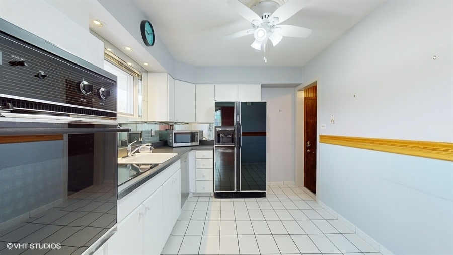 7516 Lyons Street Morton Grove, IL 60053 - Photo 7 of 33