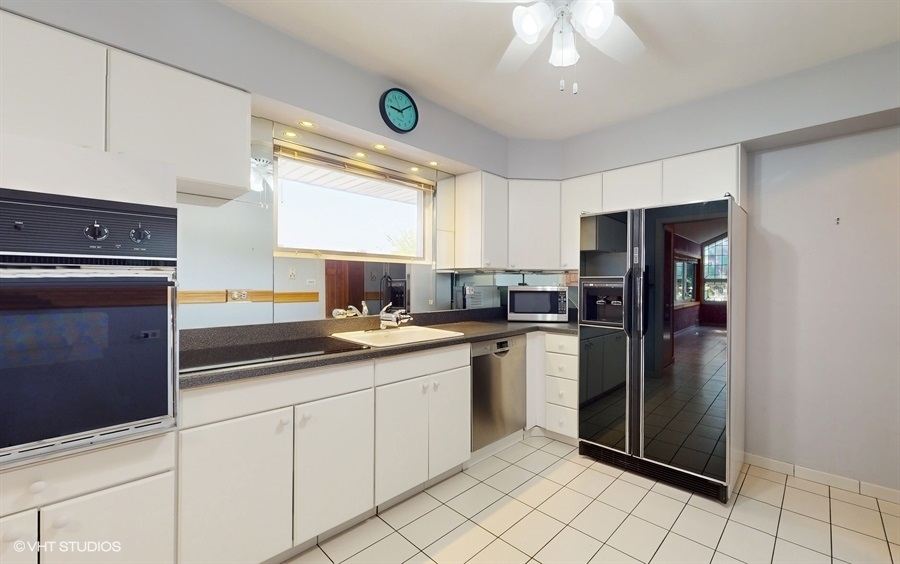 7516 Lyons Street Morton Grove, IL 60053 - Photo 9 of 33