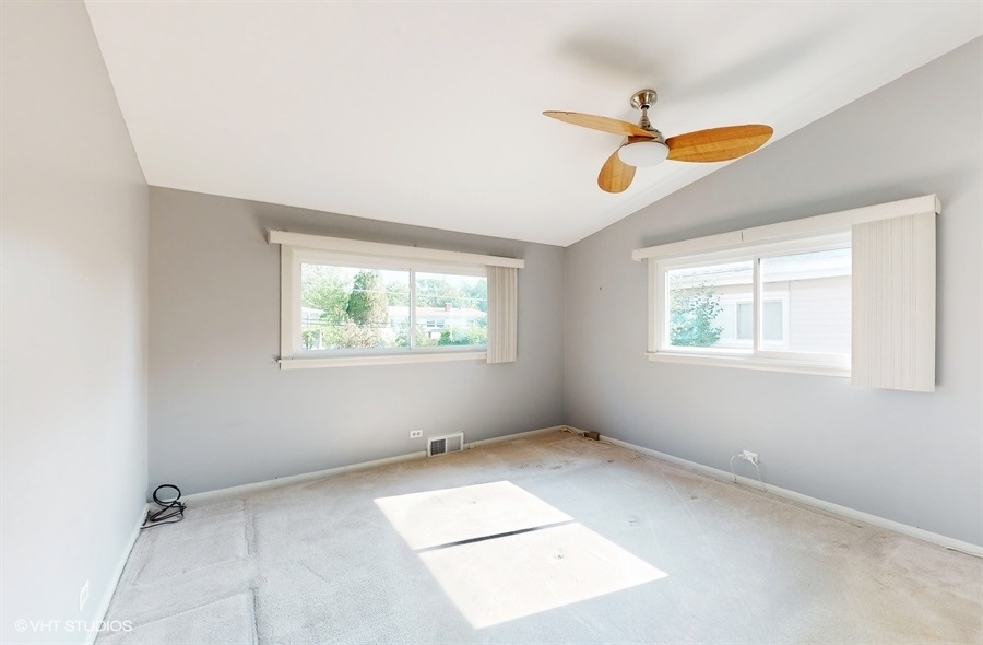 7516 Lyons Street Morton Grove, IL 60053 - Photo 10 of 33