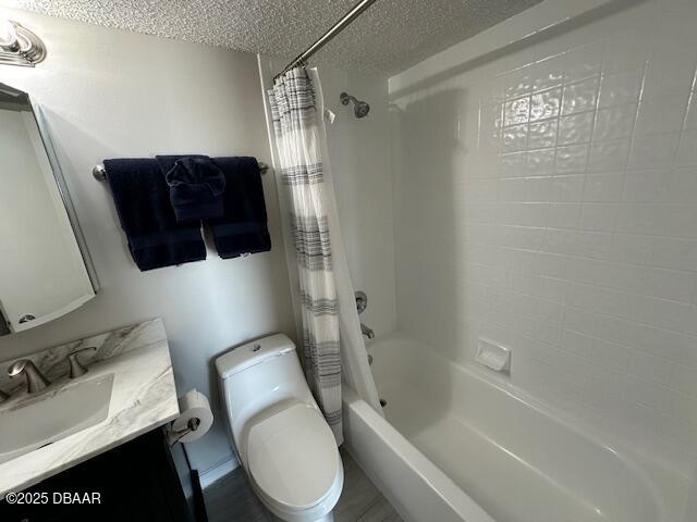2700 Ocean Shore Boulevard, Unit 301 Ormond Beach, FL 32176 - Photo 22 of 42 a bathroom with a toilet a sink and bathtub