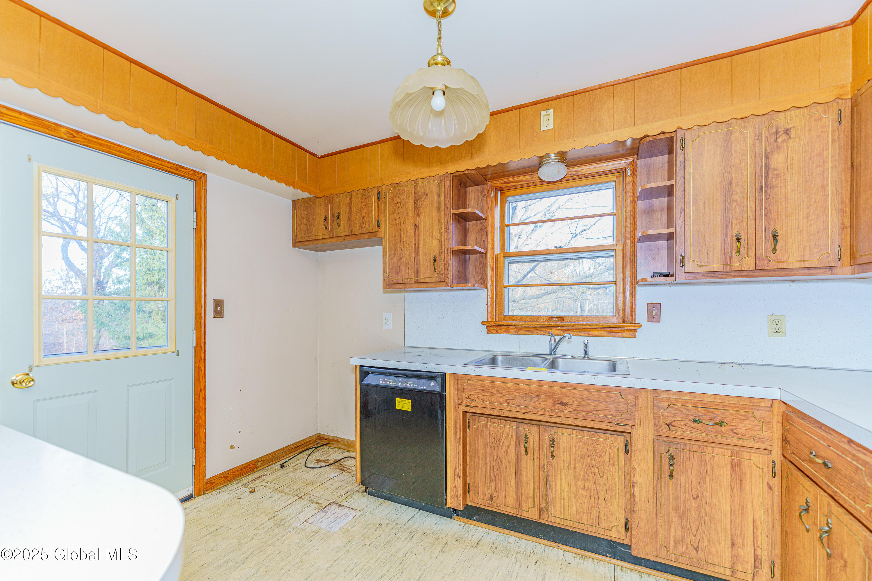 13 Little Bear Road Troy, NY 12182 - Photo 12 of 50 3 Kitchen 1