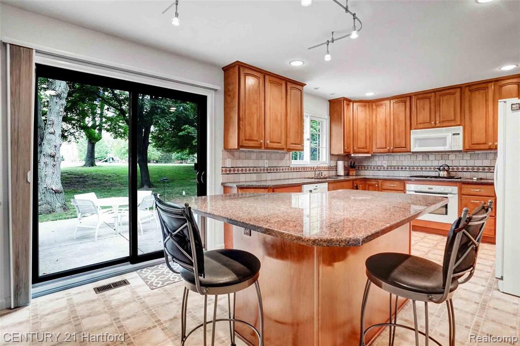35767 Congress Road Farmington Hills, MI 48335 - Photo 12 of 42