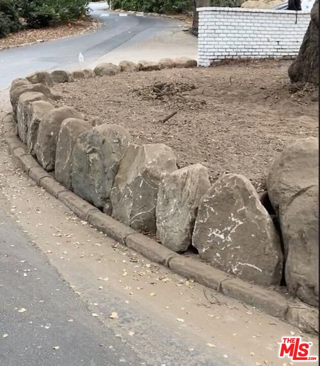 800 Rockbridge Road Santa Barbara, CA 93108 - Photo 20 of 20 a view of a backyard of the house
