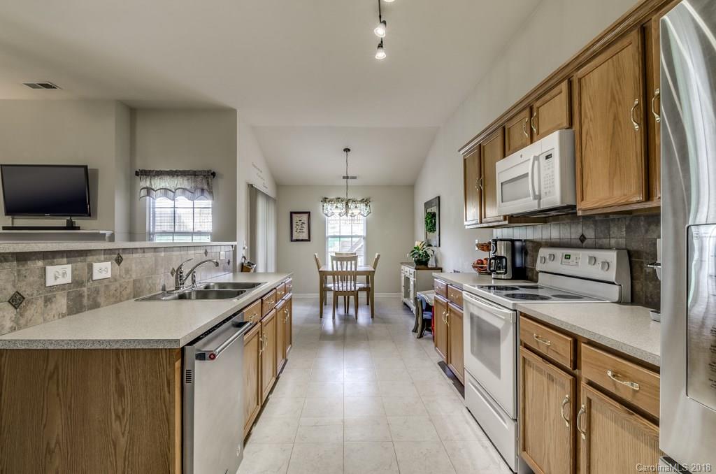 11402 Chapeclane Road Charlotte, NC 28278 - Photo 8 of 26