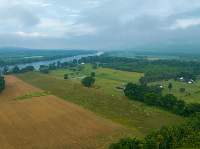 $500,000 | 0 Water Front Place, Unit TRACT 2, Jasper, TN 37347