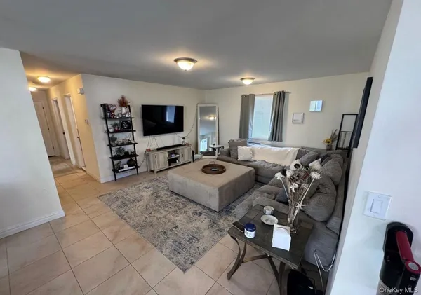 $4,400 | 518 East Penn Street, Unit G, Long Beach, NY 11561