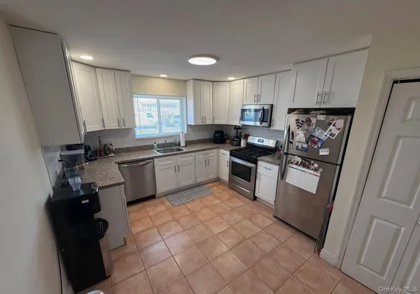 $4,400 | 518 East Penn Street, Unit G, Long Beach, NY 11561
