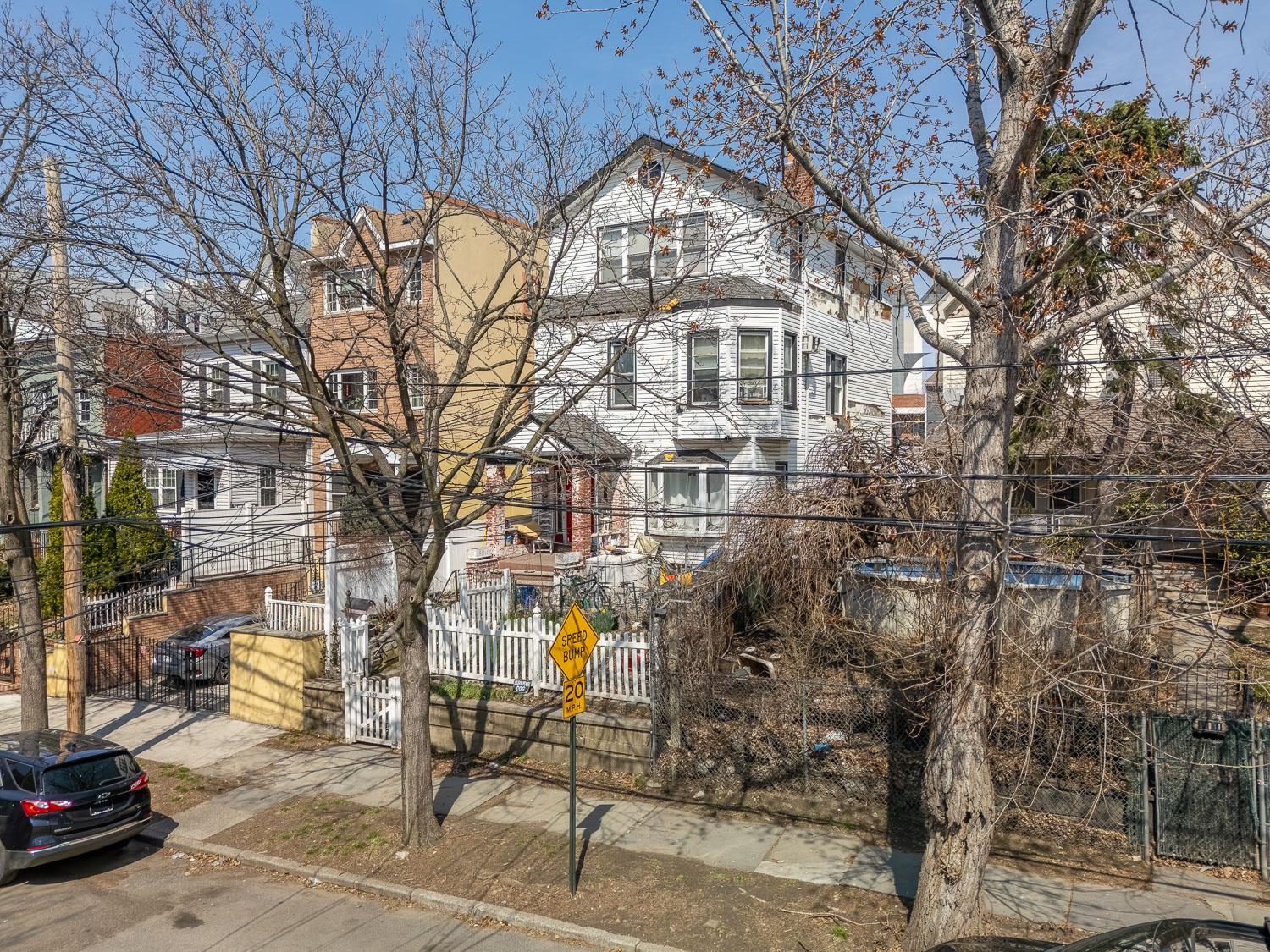 11-29 30th Road Queens, NY 11102 - Photo 4 of 19