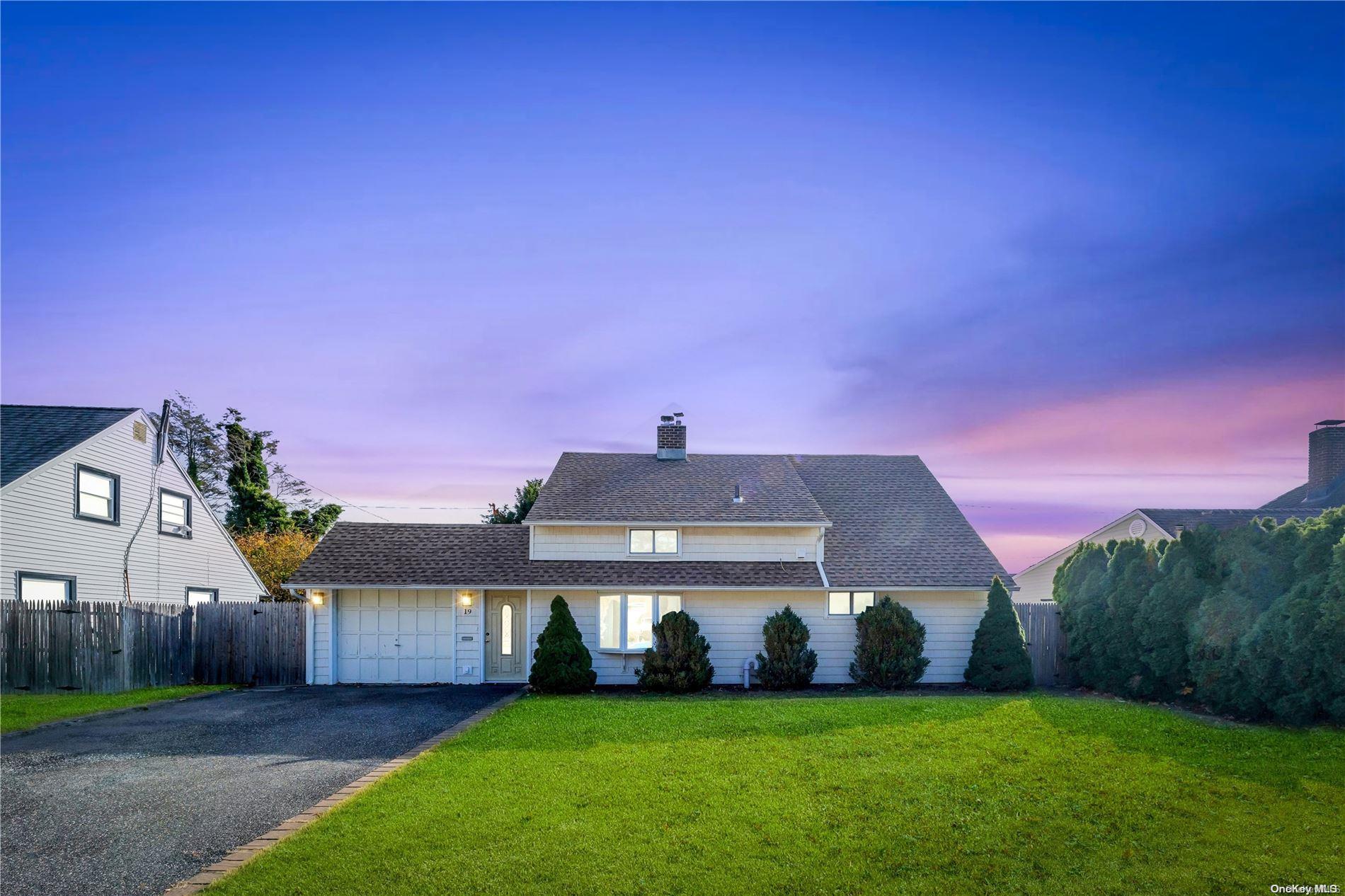 19 Coppersmith Road Levittown, NY 11756 - Photo 1 of 1 Gallery Image 1
