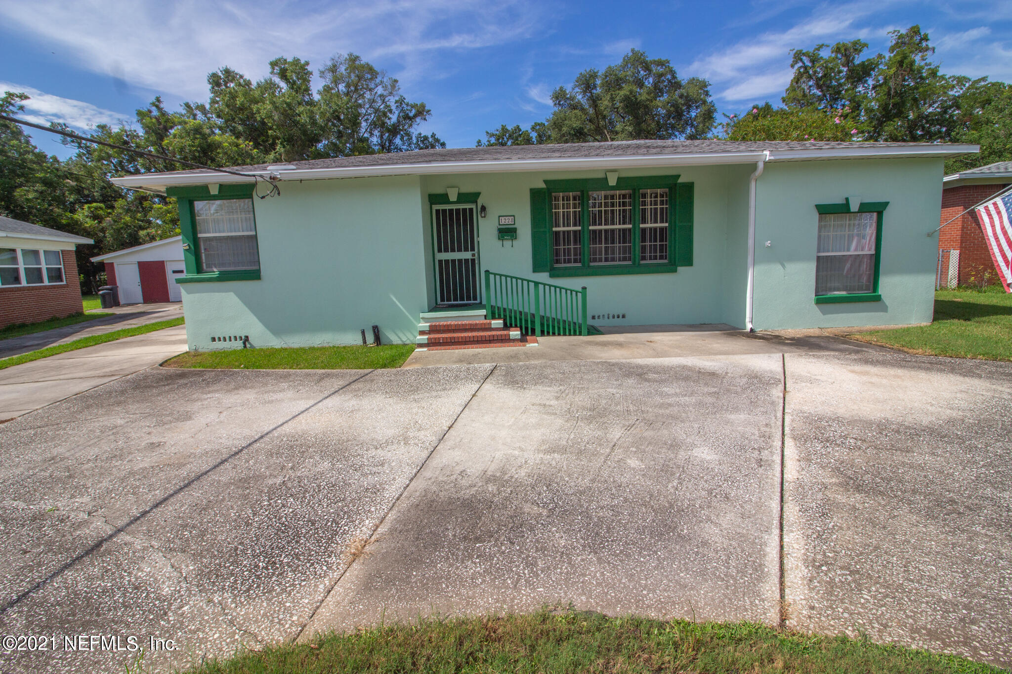 1228 Glen Laura Road Jacksonville, FL 32205 - Photo 2 of 36 2
