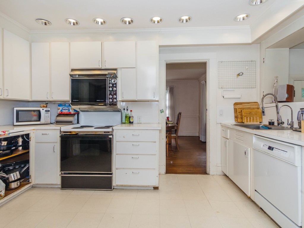 53 Rowena Road Newton, MA 02459 - Photo 6 of 24 Gallery Image 6