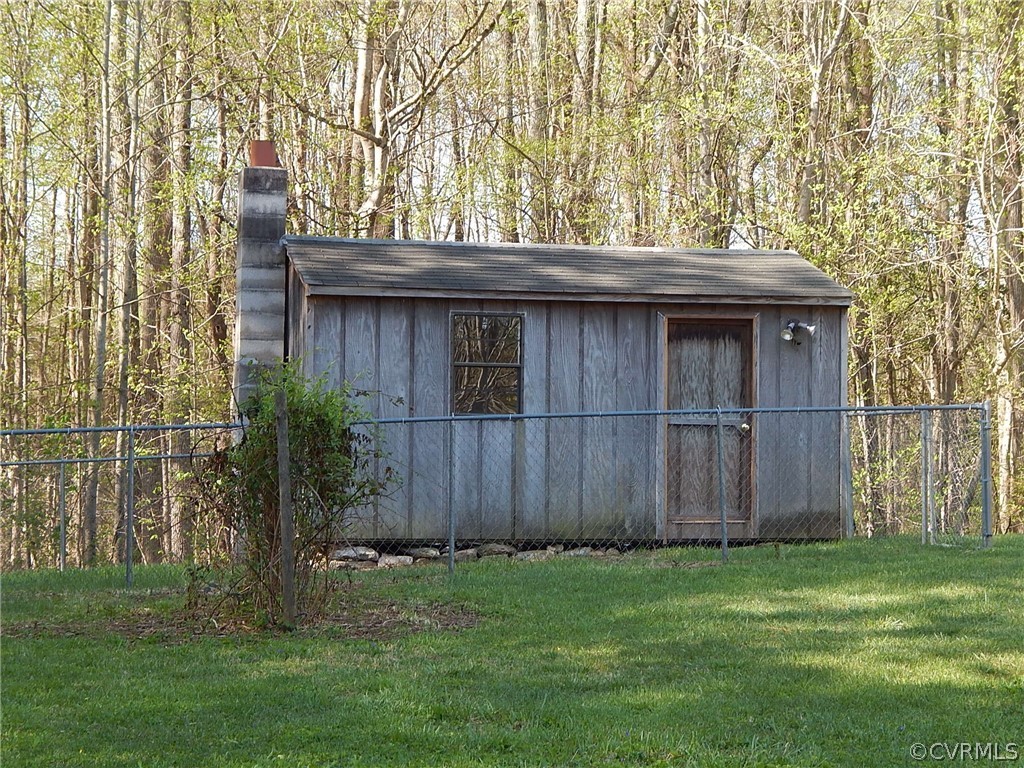 17201 Parsons Road Beaverdam, VA 23015 - Photo 16 of 19 a view of a backyard