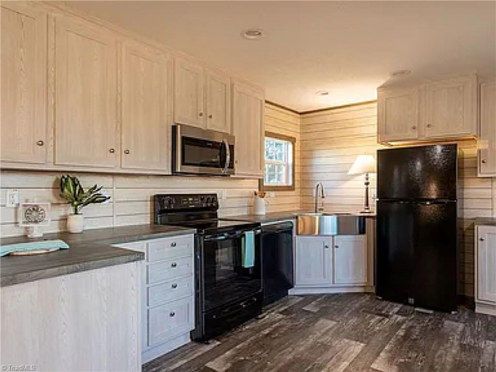 131 Ed Tiser Road Lexington, NC 27292 - Photo 2 of 27