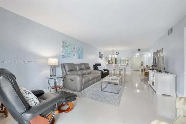 $275,000 | 3505 Oaks Way, Unit 308, Pompano Beach, FL 33069