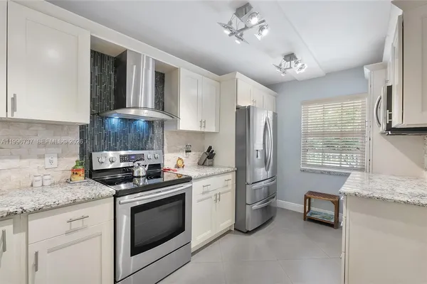 $275,000 | 3505 Oaks Way, Unit 308, Pompano Beach, FL 33069