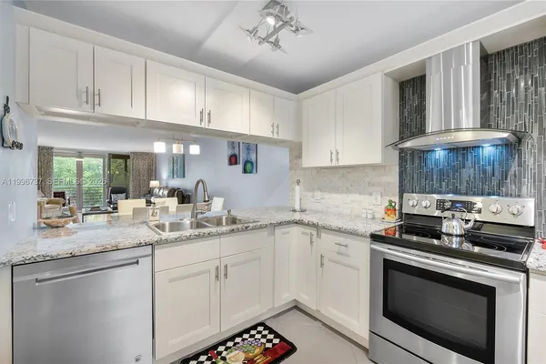 $275,000 | 3505 Oaks Way, Unit 308, Pompano Beach, FL 33069