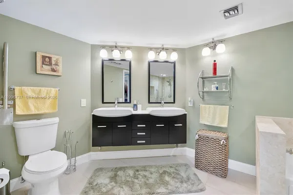 $275,000 | 3505 Oaks Way, Unit 308, Pompano Beach, FL 33069