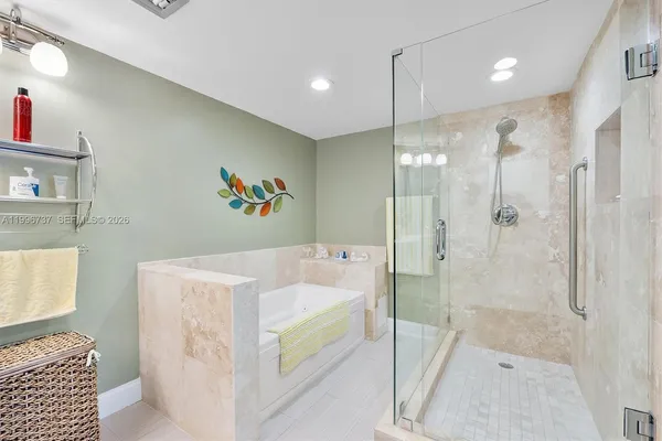 $275,000 | 3505 Oaks Way, Unit 308, Pompano Beach, FL 33069