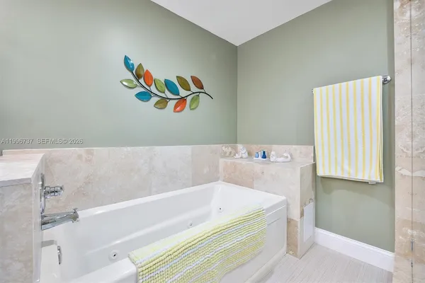$275,000 | 3505 Oaks Way, Unit 308, Pompano Beach, FL 33069