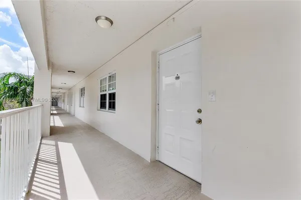$275,000 | 3505 Oaks Way, Unit 308, Pompano Beach, FL 33069