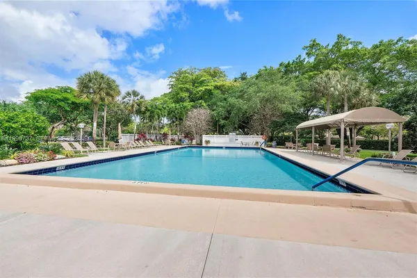 $275,000 | 3505 Oaks Way, Unit 308, Pompano Beach, FL 33069