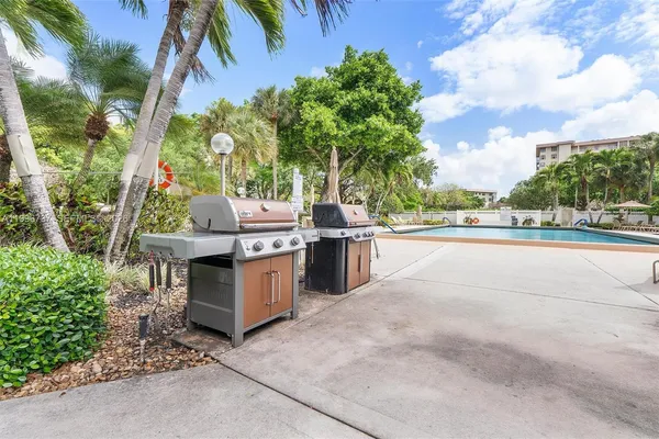 $275,000 | 3505 Oaks Way, Unit 308, Pompano Beach, FL 33069