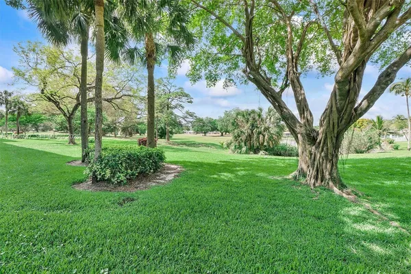 $275,000 | 3505 Oaks Way, Unit 308, Pompano Beach, FL 33069