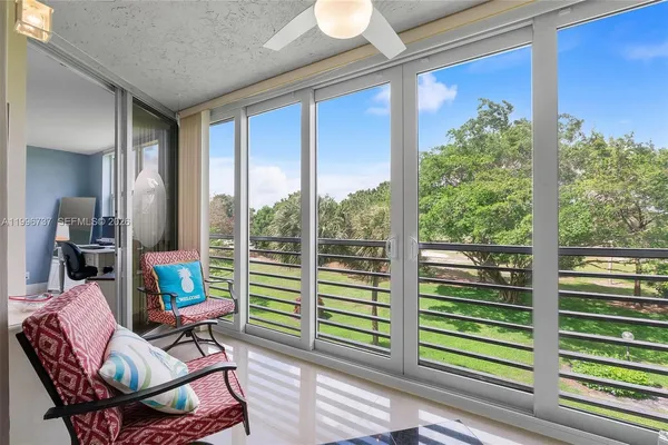 $275,000 | 3505 Oaks Way, Unit 308, Pompano Beach, FL 33069