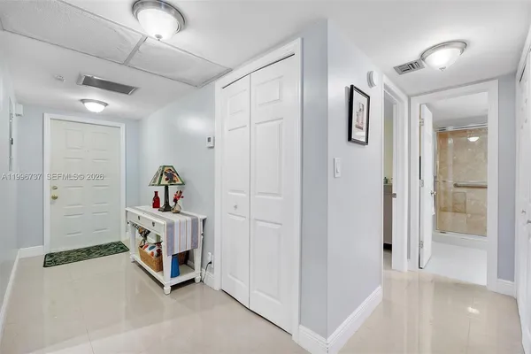 $275,000 | 3505 Oaks Way, Unit 308, Pompano Beach, FL 33069