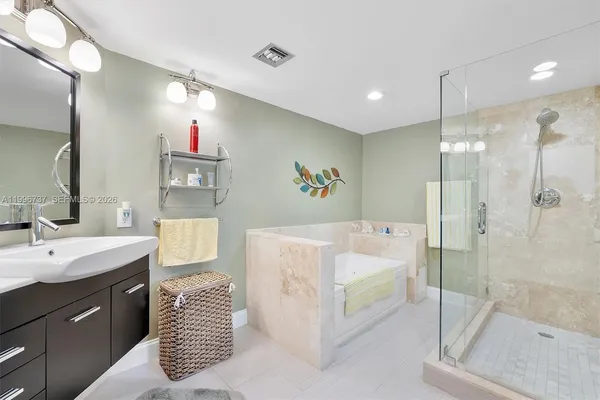 $275,000 | 3505 Oaks Way, Unit 308, Pompano Beach, FL 33069