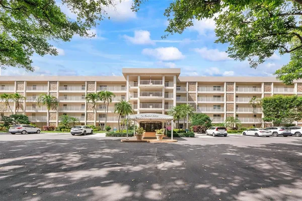 $275,000 | 3505 Oaks Way, Unit 308, Pompano Beach, FL 33069