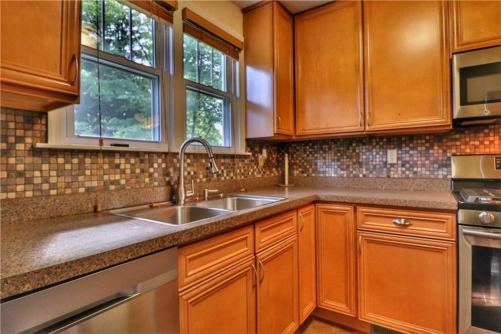 905 North Keel Ridge Road Hermitage, PA 16148 - Photo 13 of 25 Beautifully done Kitchen