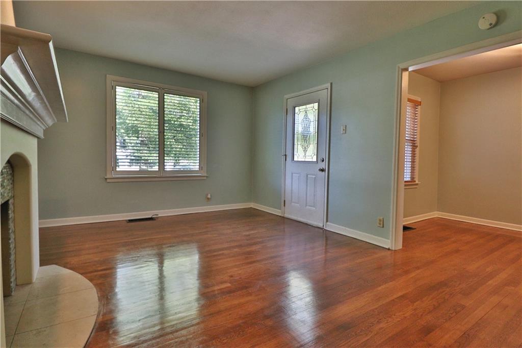 905 North Keel Ridge Road Hermitage, PA 16148 - Photo 5 of 25 Living Room