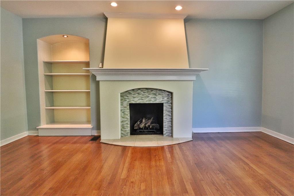 905 North Keel Ridge Road Hermitage, PA 16148 - Photo 6 of 25 Living Room, fireplace