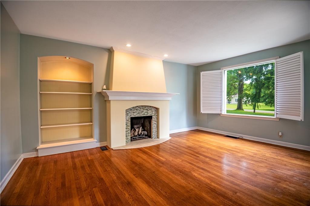 905 North Keel Ridge Road Hermitage, PA 16148 - Photo 8 of 25 Living Room, built in shelving