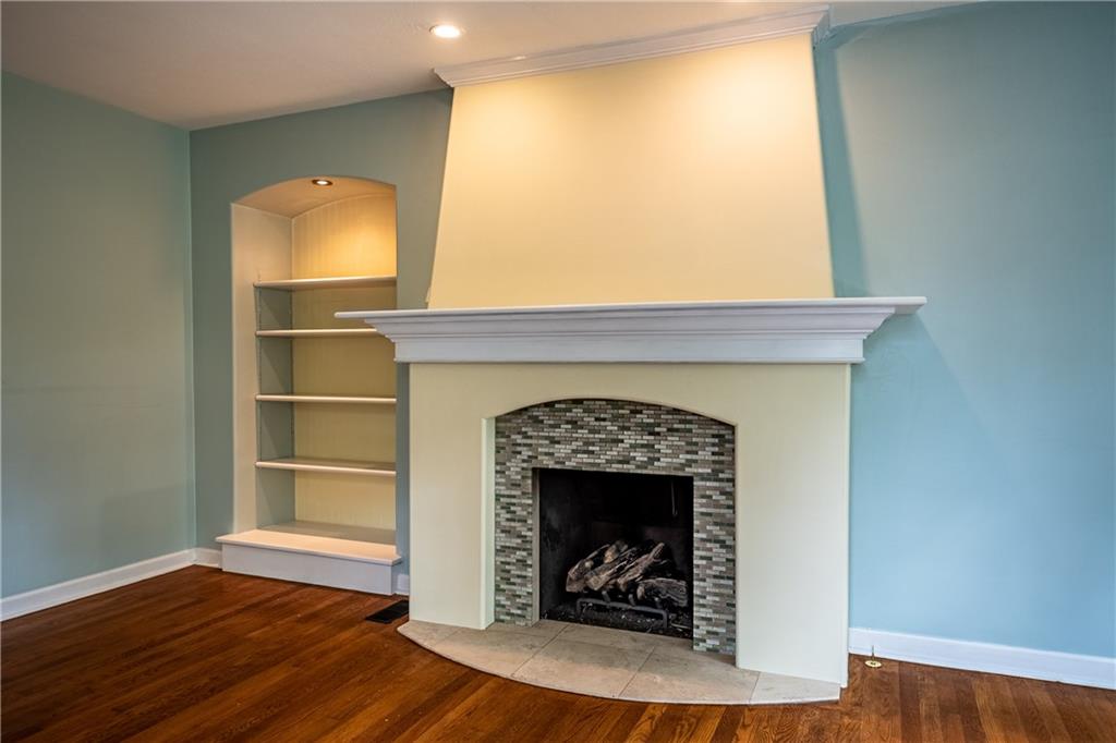 905 North Keel Ridge Road Hermitage, PA 16148 - Photo 10 of 25 Beautifully done fireplace