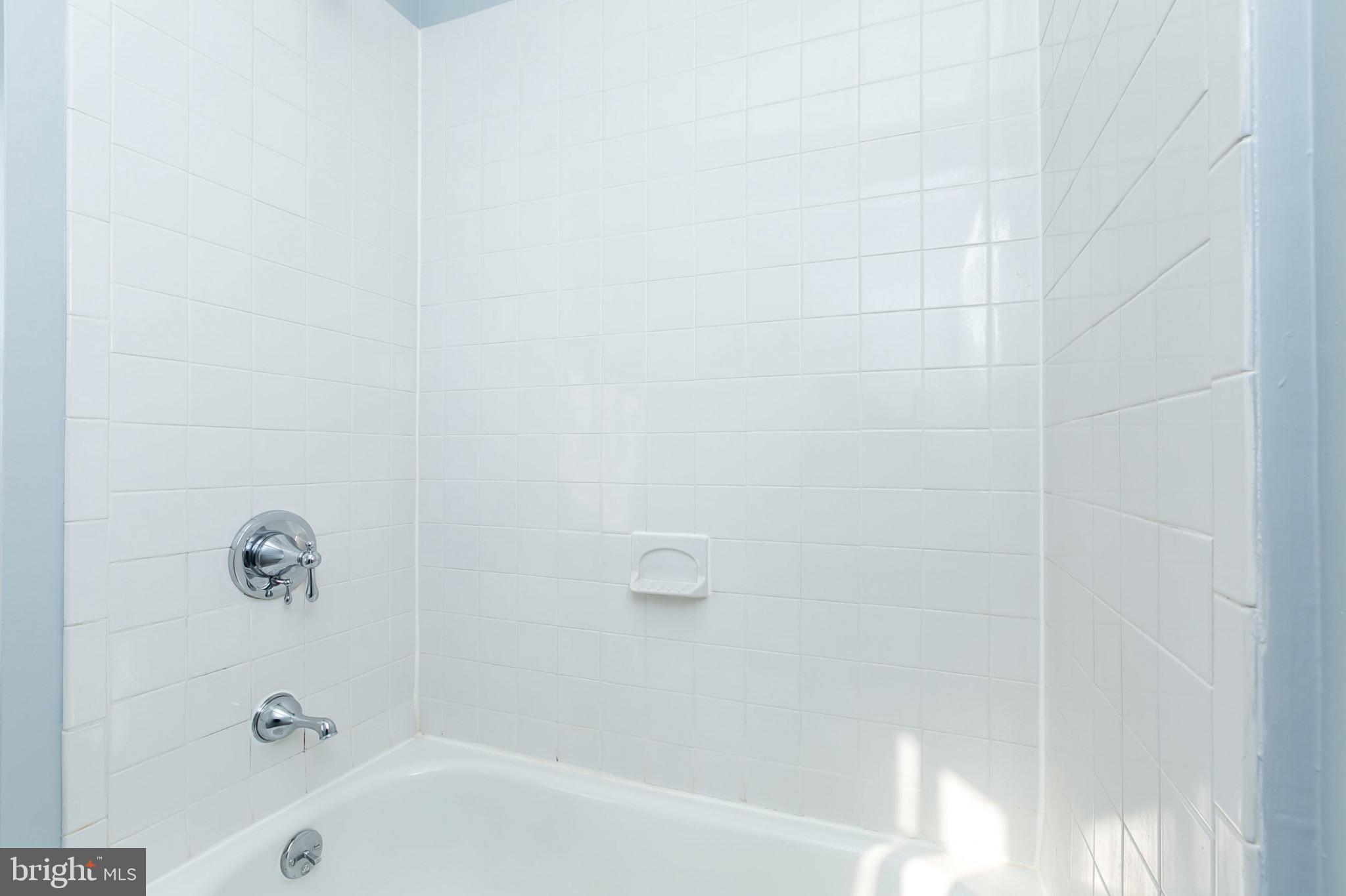 1001 St Paul Street, Unit 6G Baltimore, MD 21202 - Photo 23 of 32 a bathroom with a bathtub