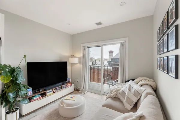 $3,195 | 1457 Tremont Street, Unit 201, Boston, MA 02120