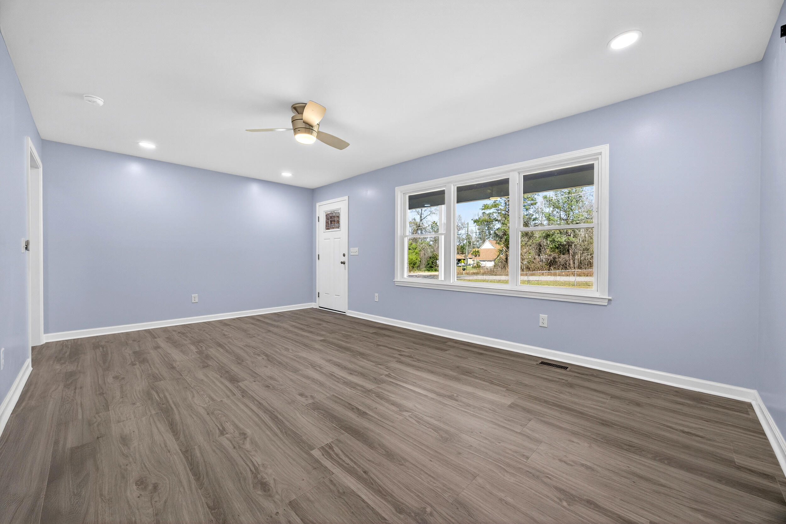 5513 Columbia Road Northeast Orangeburg, SC 29118 - Photo 4 of 29 14_hdr mls (5 of 32)