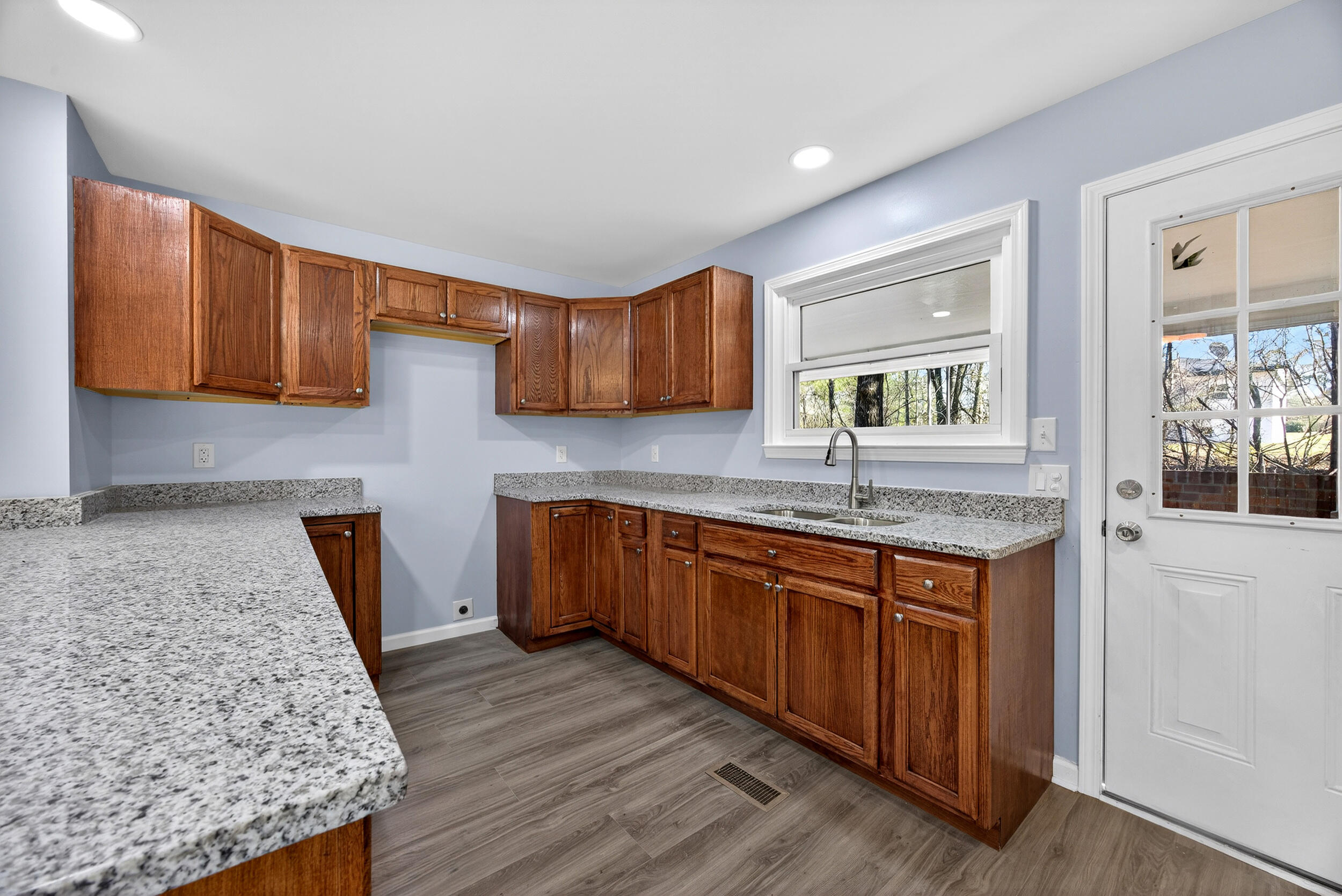 5513 Columbia Road Northeast Orangeburg, SC 29118 - Photo 7 of 29 37_hdr mls (11 of 32)