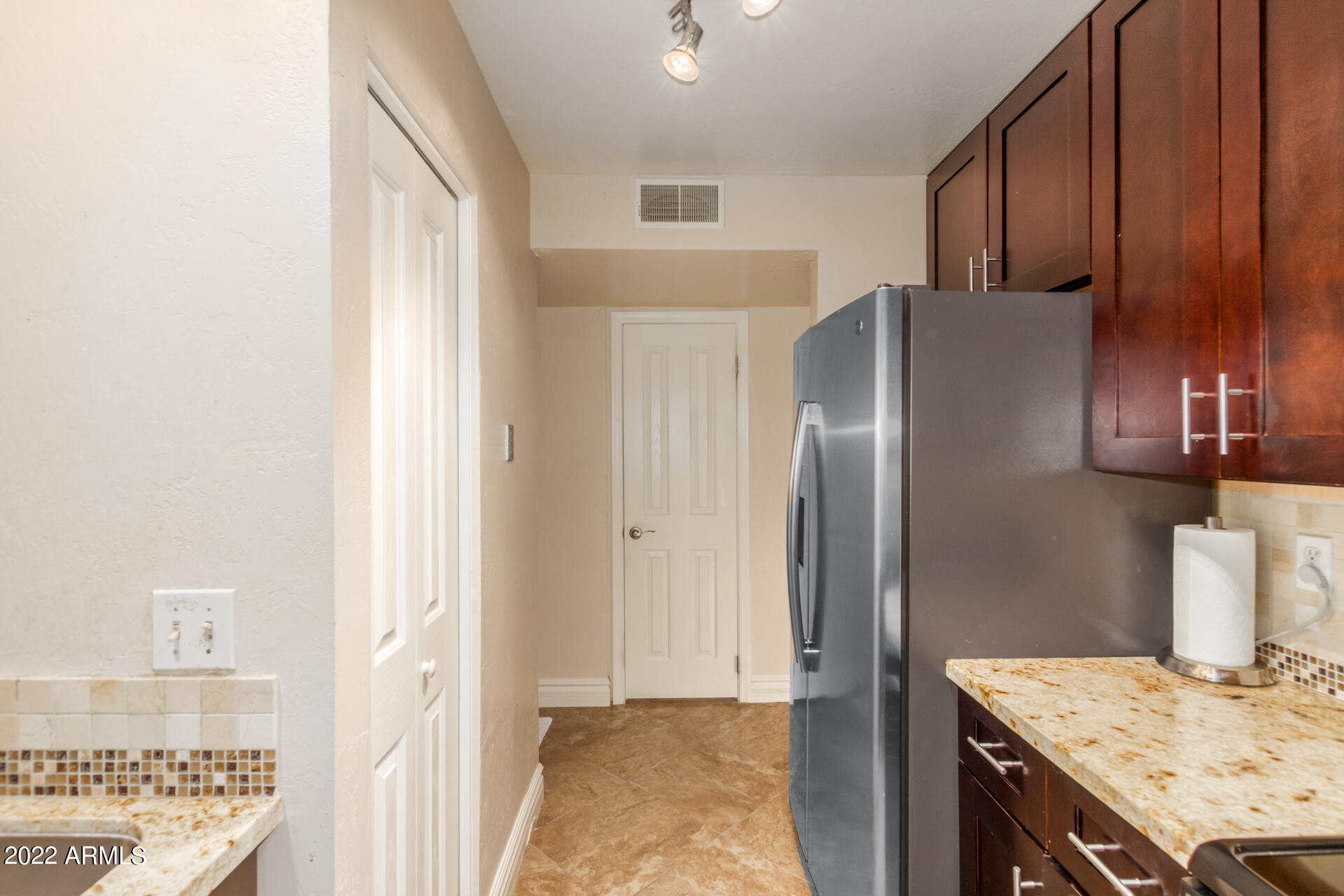 1126 West Elliot Road, Unit 2037 Chandler, AZ 85224 - Photo 14 of 26 Kitchen